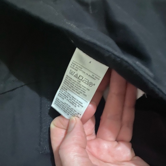 Womens black old navy boot cut pants. Size 4 - Picture 2 of 3